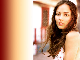 Woman long hair red door - a red door free wallpaper for desktop