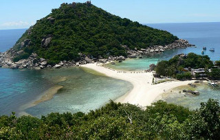 Small island sandy beach ocean - a sandy beach free wallpaper