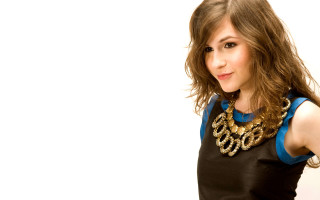 Woman necklace black blue dress - a gold necklace free wallpaper