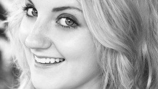 Smiling woman tie neck happy - perfect eye free wallpaper