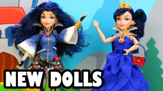 Dolls posed wall castle background - detailed face free wallpaper