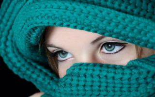Woman blue eyes green scarf - a green scarf free wallpaper