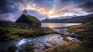 Small house green roof river 2 - a small house free wallpaper