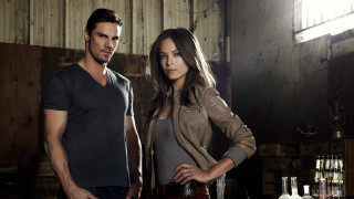 Man woman standing room alcohol - felixkelly free wallpaper