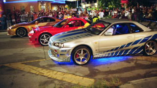 Cars crowd street night city - rim free wallpaper