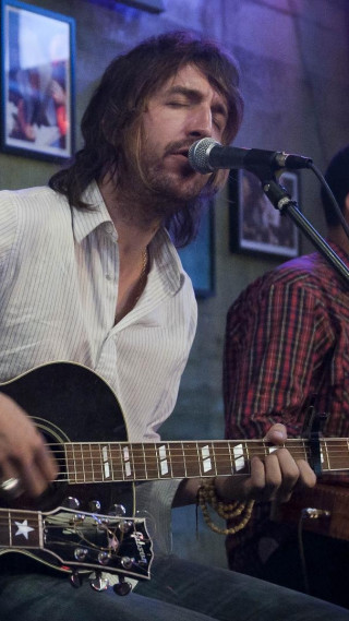 Man playing guitar singing microphone 5 - kitsch movement free wallpaper for mobile