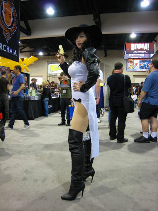 Woman costume boots convention crowd - ayako rokkaku free wallpaper