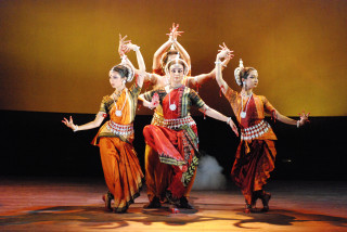 Colorful women dancing stage arms - their hands in free wallpaper