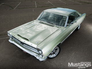 Green car parking lot building 2 - a green car free wallpaper