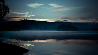 Lake mountain night foggy sky - a foggy sky free wallpaper for desktop