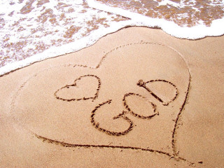 Heart drawn sand beach love - the word love free wallpaper