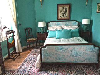 Bed blue cover pillows rug - a rug free wallpaper