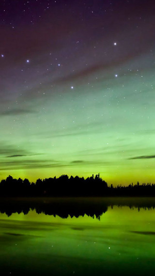 Green purple sky lake trees - free sky wallpaper for mobile
