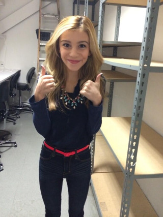 Woman thumbs up shelf blonde - small free wallpaper for mobile