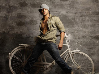 Man bicycle concrete wall kitsch - a concrete wall free wallpaper