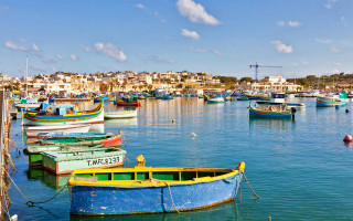 Harbor boats water city skyline - a harbor free wallpaper
