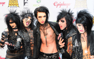 Men black hair makeup posing - vivid free wallpaper