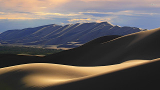 Mountain range sand dunes cloudy 2 - sand free wallpaper