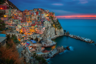 Village cliff ocean dusk colorful - the edge free wallpaper