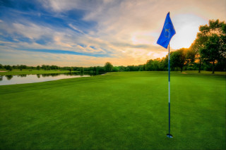 Blue flag golf course lake - a golf course free wallpaper