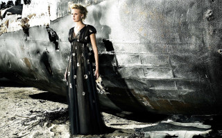 Woman beach boat handbag summer - her hand and a handbag free wallpaper