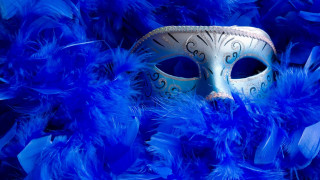 Blue mask feathers clock face - a clock free wallpaper