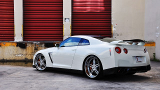 White sports car red garage - pearlescent free wallpaper