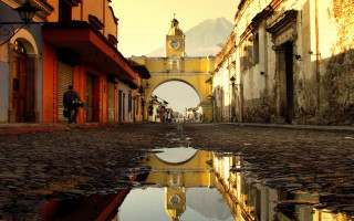 Street clock tower puddle water - quito school free wallpaper