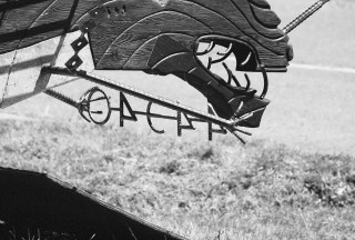 Bench metal handle grass closeup - alexander stirling calder free wallpaper