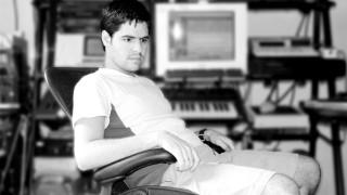 Man sitting chair computer desk - david rubín free wallpaper