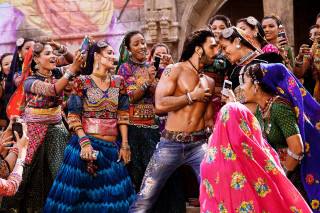 Group colorful dress people standing - a colorful dress free wallpaper