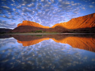 Mountain lake clouds reflection scenery - a reflection of the mountain free wallpaper