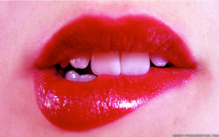 Red lips white teeth white - a white tip free wallpaper