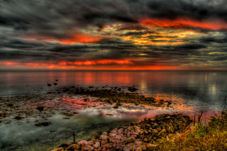 Sunset water rocks grass shore - rich moody colours free wallpaper