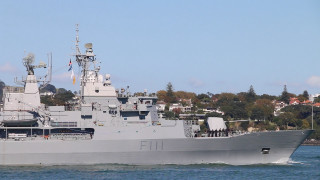 Gray ship city skyline sunny - 100mm free wallpaper