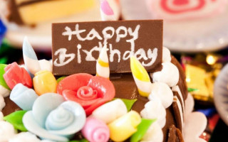 Birthday cake happy sign flowers - a birthday cake free wallpaper