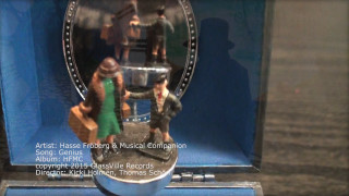 Toy figurine mirror blue background - new objectivity free wallpaper