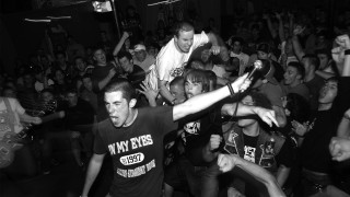 Man crowd arms air outstretched - austin english free wallpaper for desktop