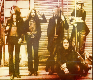 Group people sidewalk building door - a sidewalk in front free wallpaper