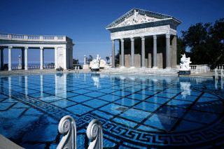 Large pool statue building columns - a large pool free wallpaper