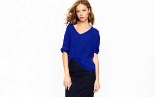 Woman blue top black skirt 3 - bold shape free wallpaper