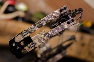 Skis iron wooden table pair - a pair of skis free wallpaper