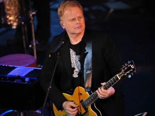 Man guitar microphone background performance - eric peterson free wallpaper