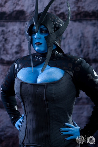 Woman cosplay knife blue face - a blue face free wallpaper