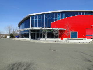 Red building circular entrance tree - a red building free wallpaper