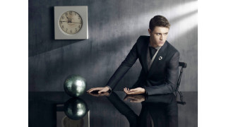 Man suit chair clock desk - a ball free wallpaper