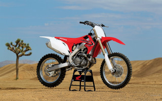 Red white dirt bike desert 2 - david budd free wallpaper