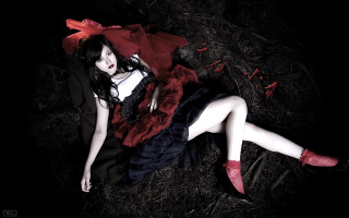 Woman red hat dress bow - red shoe free wallpaper