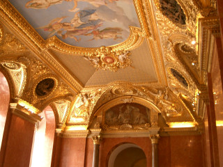 Ceiling painting gold trimmings fan - a ceiling free wallpaper
