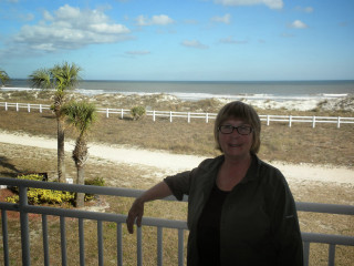 Balcony beach palm whitefence portrait - a white fence free wallpaper